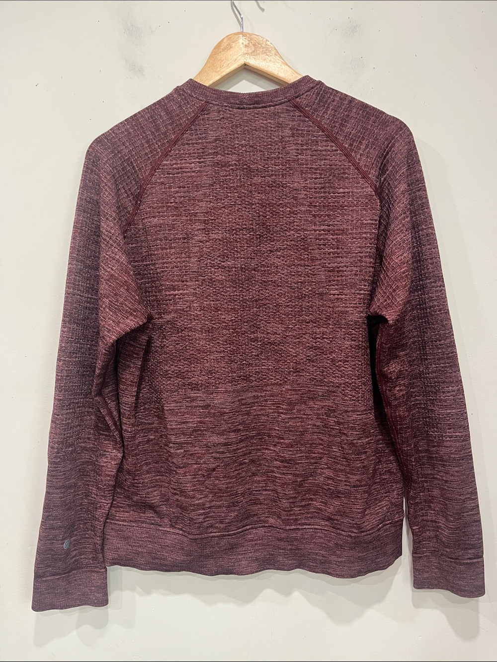 Lululemon Engineered Warmth Long Sleeve Crew in Cassis/ Pomegranate/ Black M - Picture 7 of 14